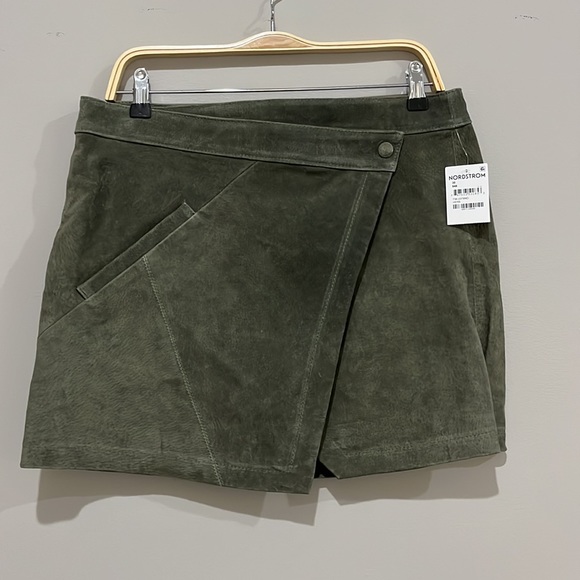 BLANKNYC Snap Front Suede Wrap Skirt in Herb Size 30 - Picture 3 of 7